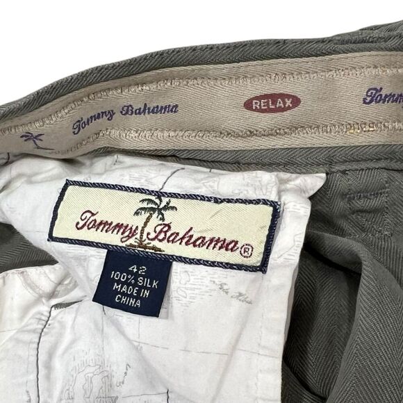 Tommy Bahama Gray 100% Silk Pleated Shorts 42 - Picture 3 of 3